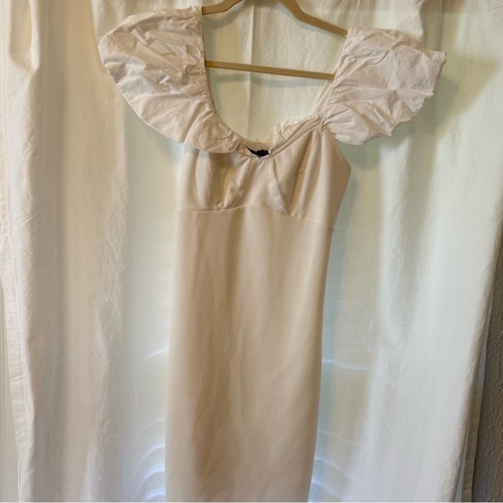 Elegant White Ruffle Dress - Picture 5 of 7